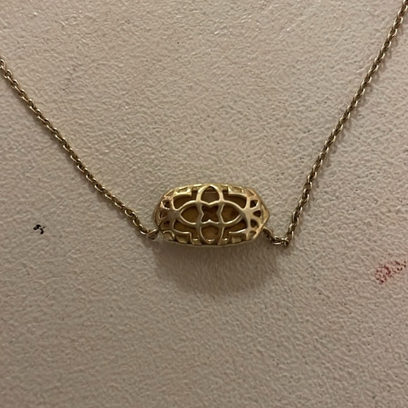 Kendra Scott Pendant Necklace Golden - Picture 5 of 5